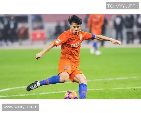 从蒿俊闵的绿茵轨迹看中国足球精神与中场核心价值